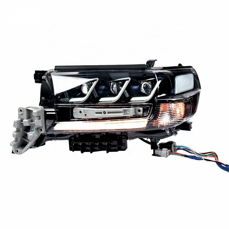 Modifioitu kolmesilm&auml;iset ajovalot autoon Toyota Land Cruiser LC200 2016 