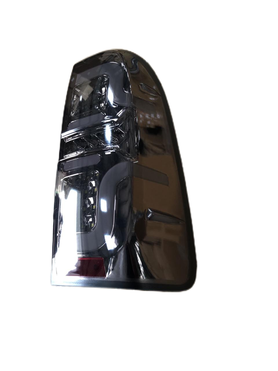 Toyota Hilux Vigo / Vigo Champ 12-15 / Pełna lampa tylna LED z listwą świetlną 