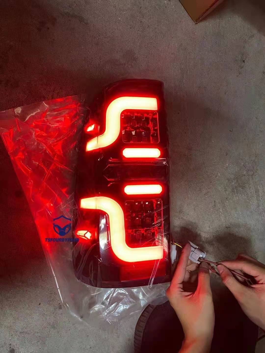 Toyota Hilux Vigo / Vigo Champ 12-15 / Pełna lampa tylna LED z listwą świetlną 