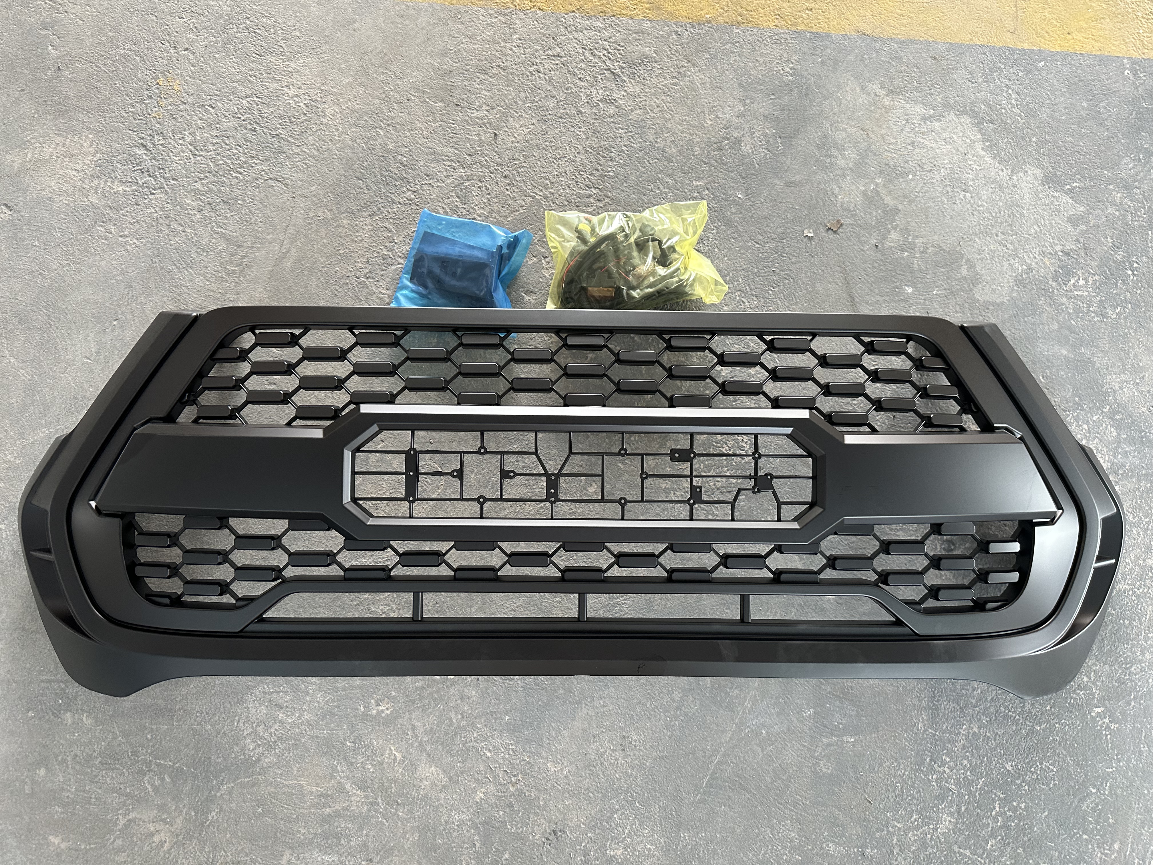 Toyota Revo 2020 Өөрчлөлтийн торыг бөөний худалдаагаар зарна