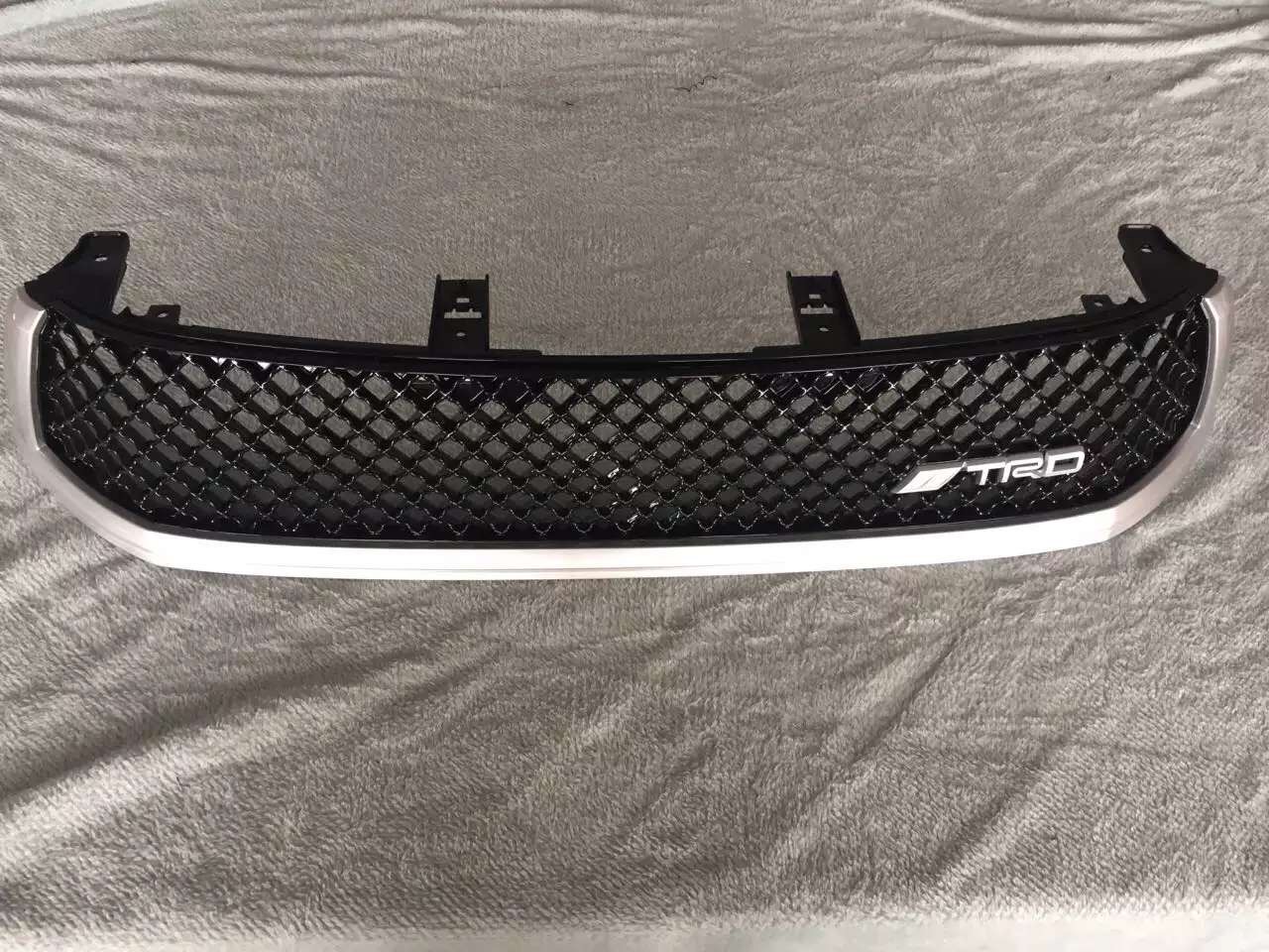 Toyota Hilux Revo 2016 Gyara Grille