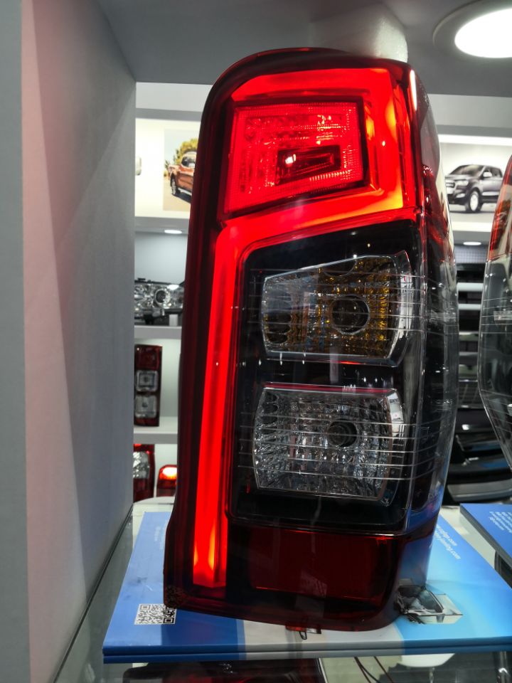 За Mitsubishi L200 Pickup 2015+ Чифт лампи за задна задна светлина