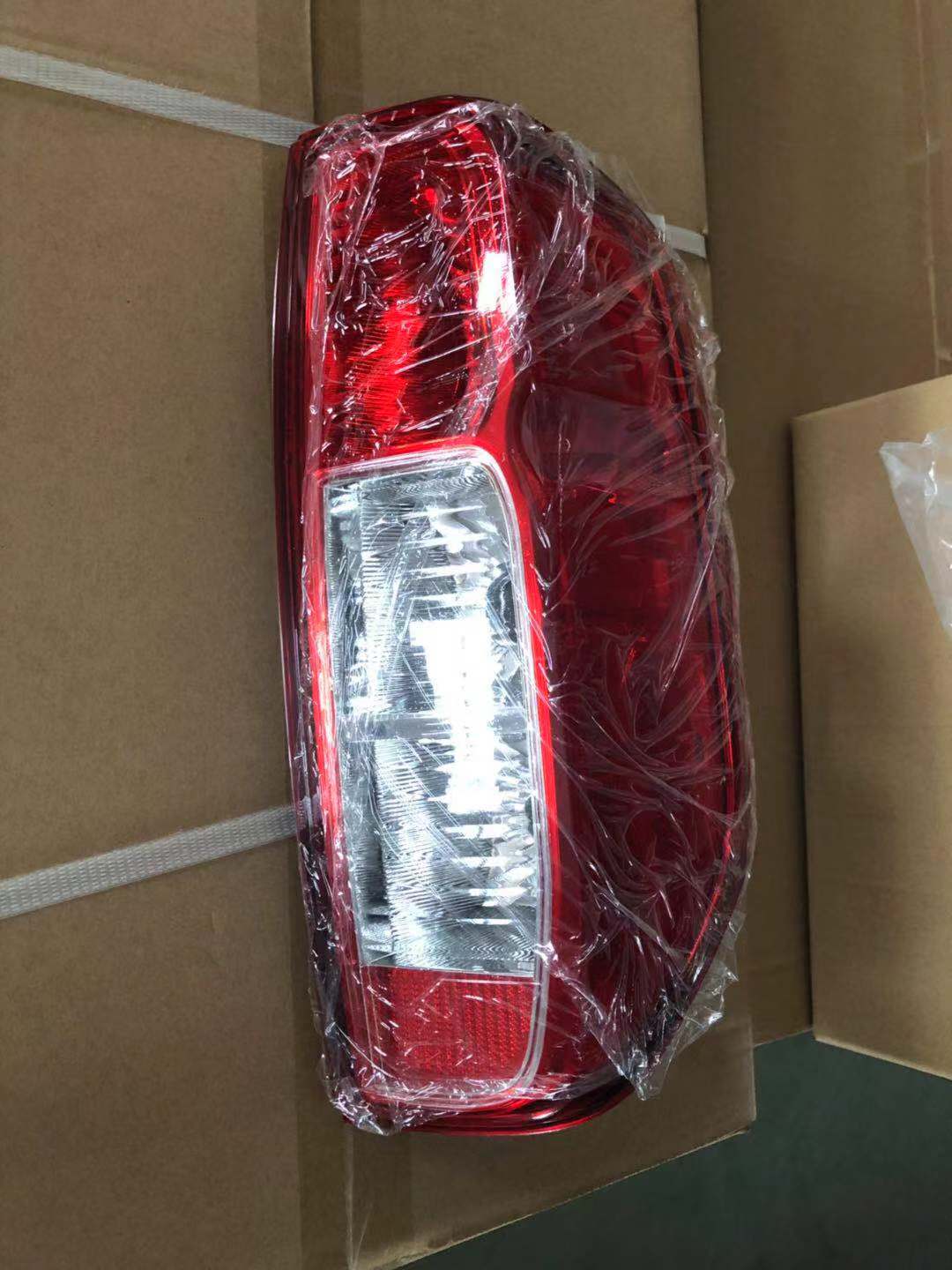 Cặp đ&egrave;n hậu Nissan Navara D40 Pickup 2005-2014 Frontier