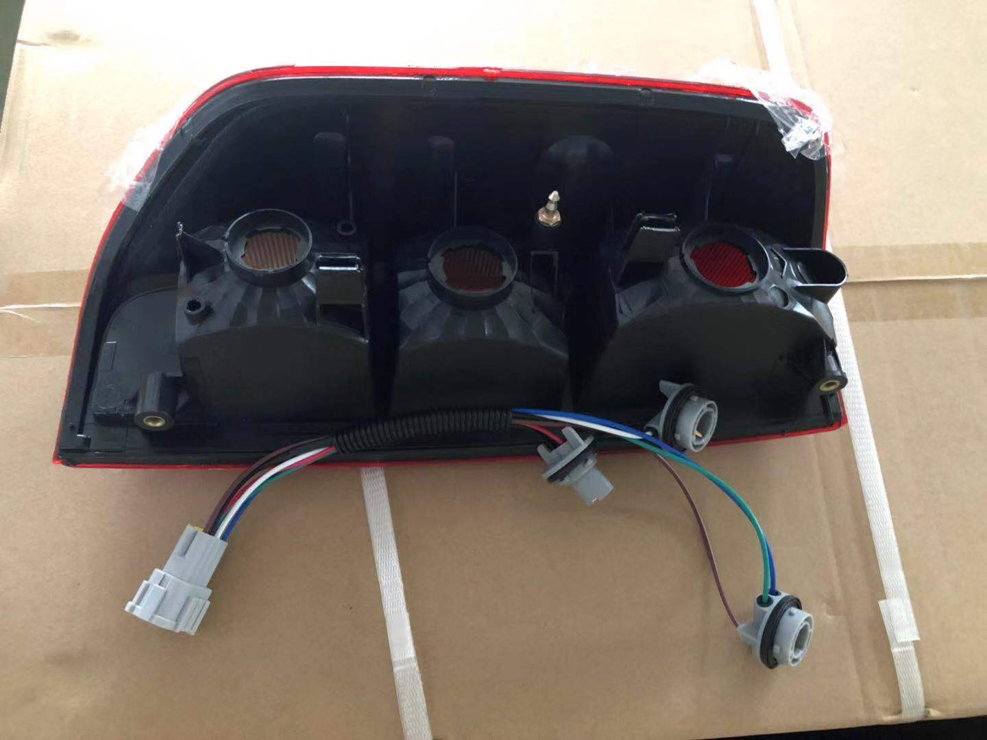 Cặp đ&egrave;n hậu Nissan Navara D40 Pickup 2005-2014 Frontier