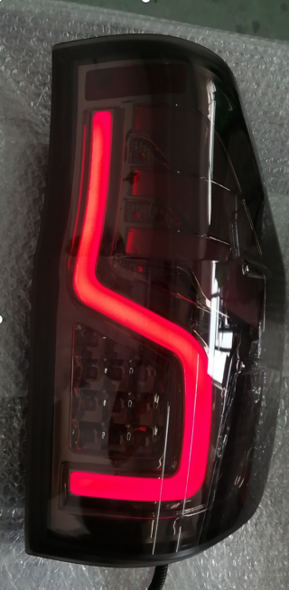 Presyo ng Pabrika Ford High-Quality Rear Driving, Brake, Reverse, at Turn Signal Lights para sa T6, T7, at T8 na mga Modelo