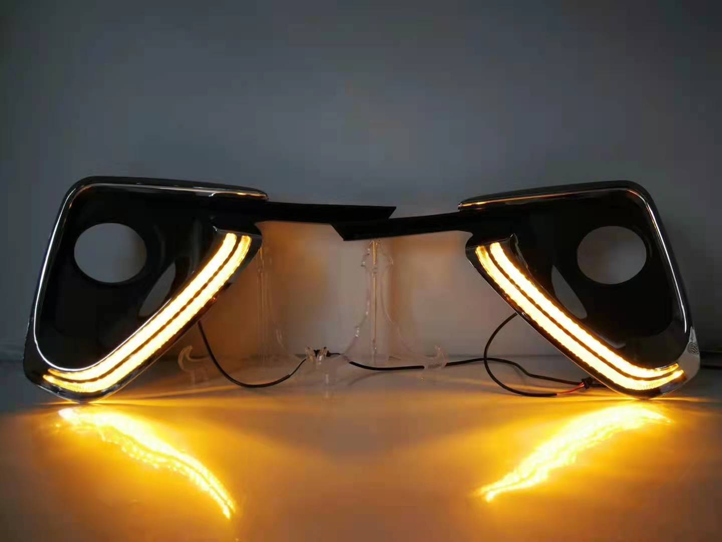 تویوتا فورچونر 2015 DRL اصلاح شده با نوارهای نور LED دوگانه